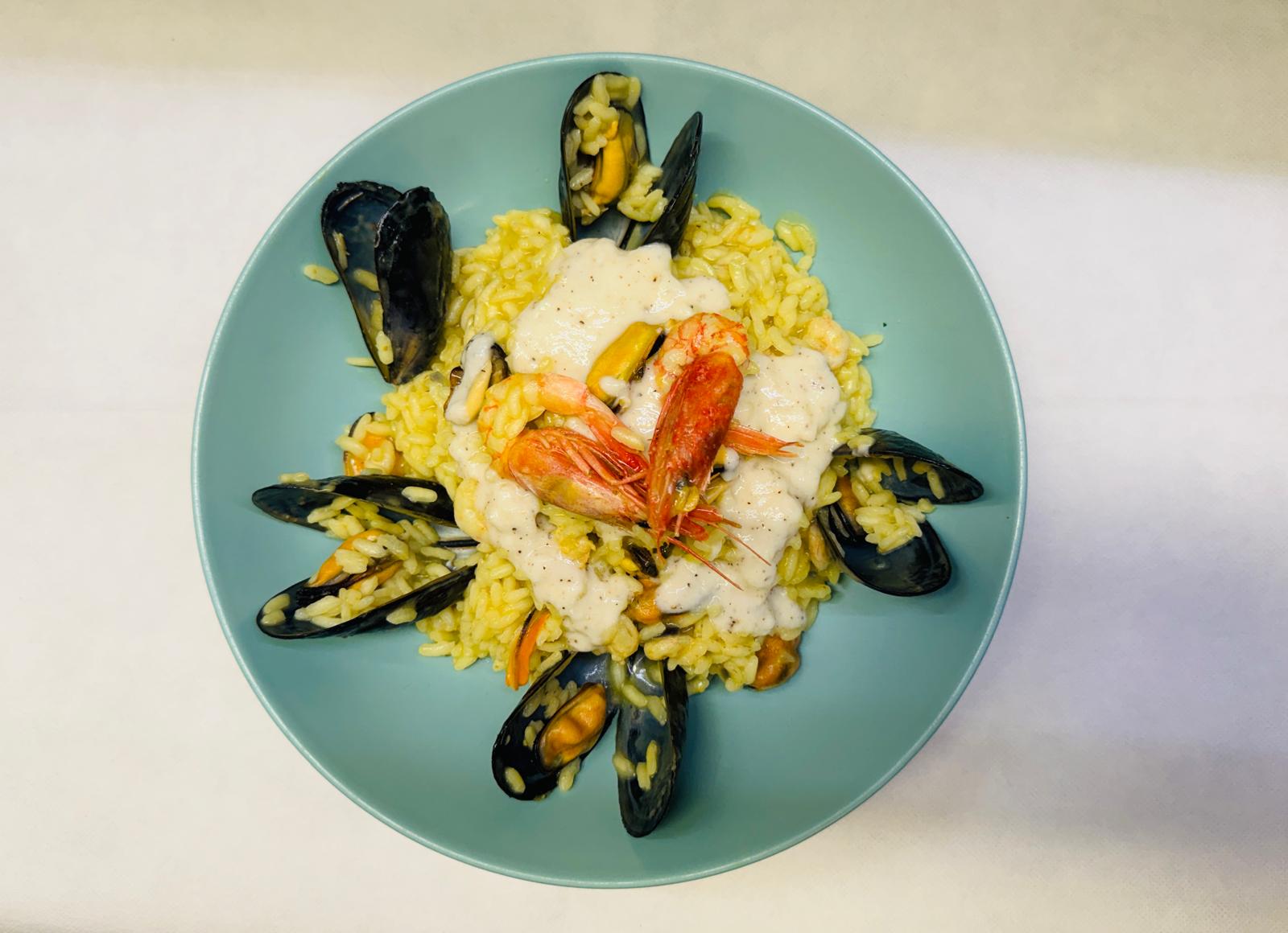 RISOTTO COZZE  GAMBERETTI E ZAFFERANO